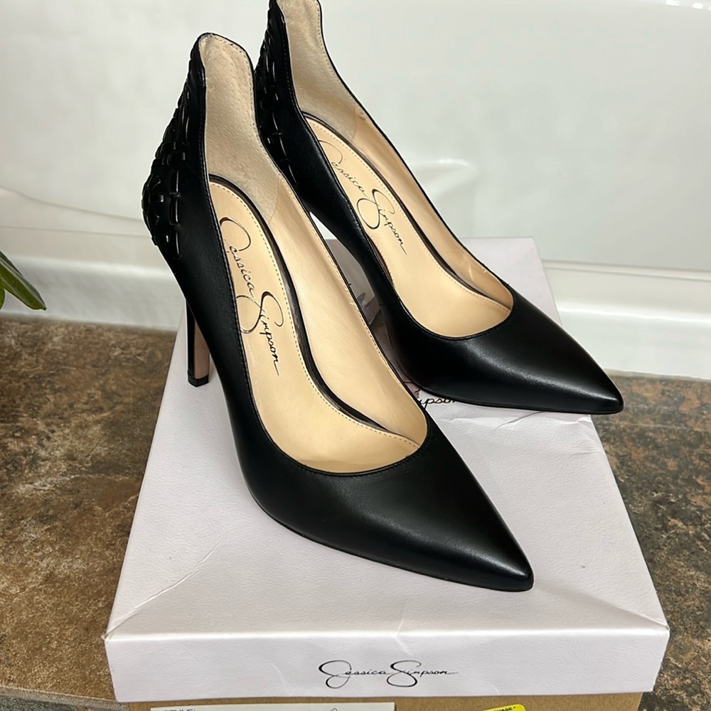 Jessica Simpson Crampell, black size 6M heels ￼NEW in box